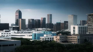 高層ビルのある街の眺め